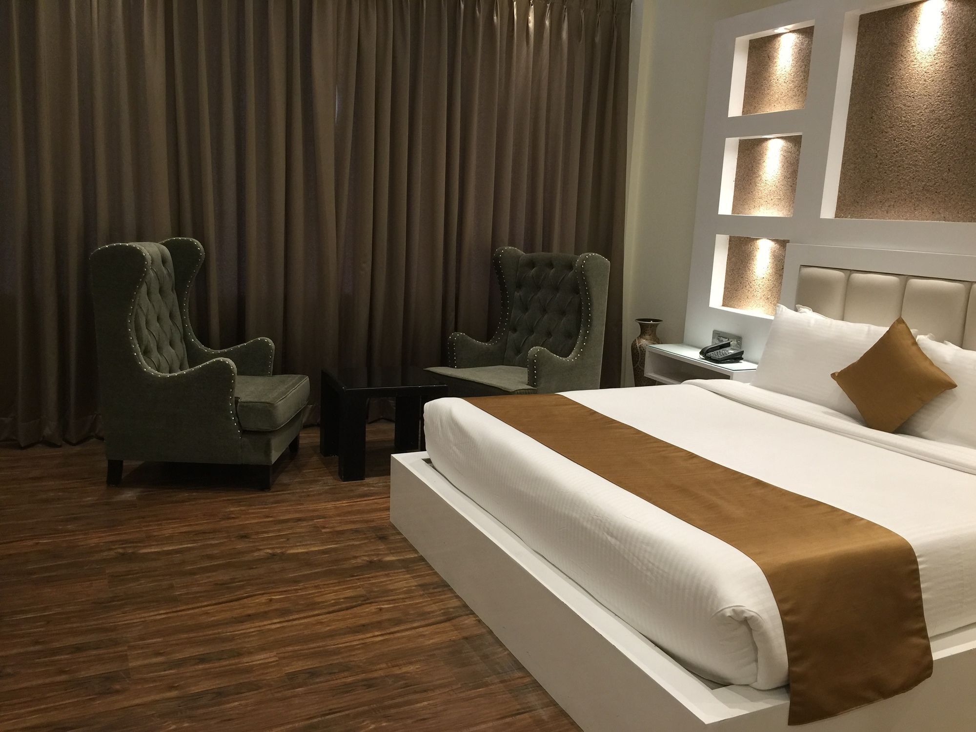 Heritage Luxury Srīnagar Екстериор снимка