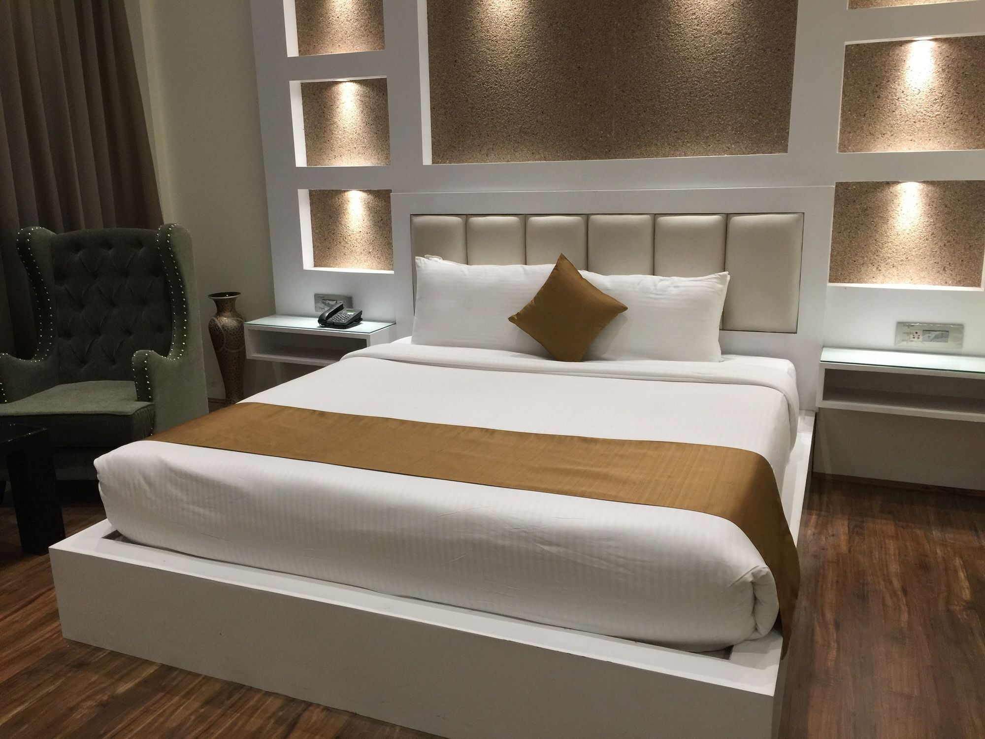 Heritage Luxury Srīnagar Екстериор снимка